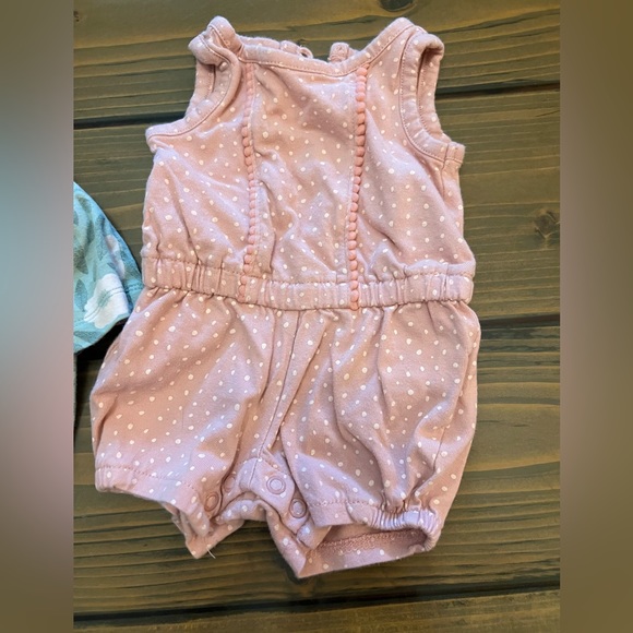 Newborn girl outfit lot - Picture 2 of 3